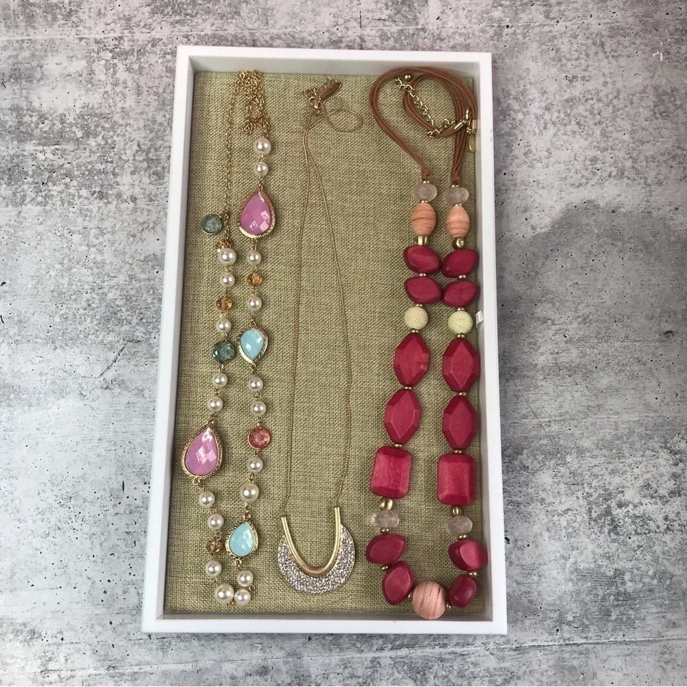 Plunder half moon long necklace.